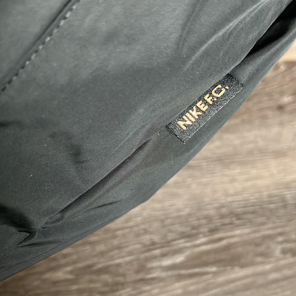 Nike - Picture 9 of 16